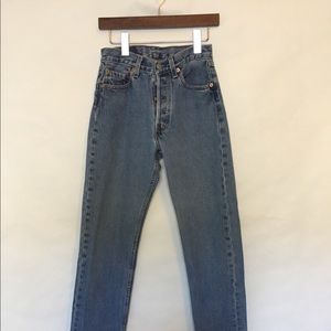 Vintage Levi 501 mom jeans